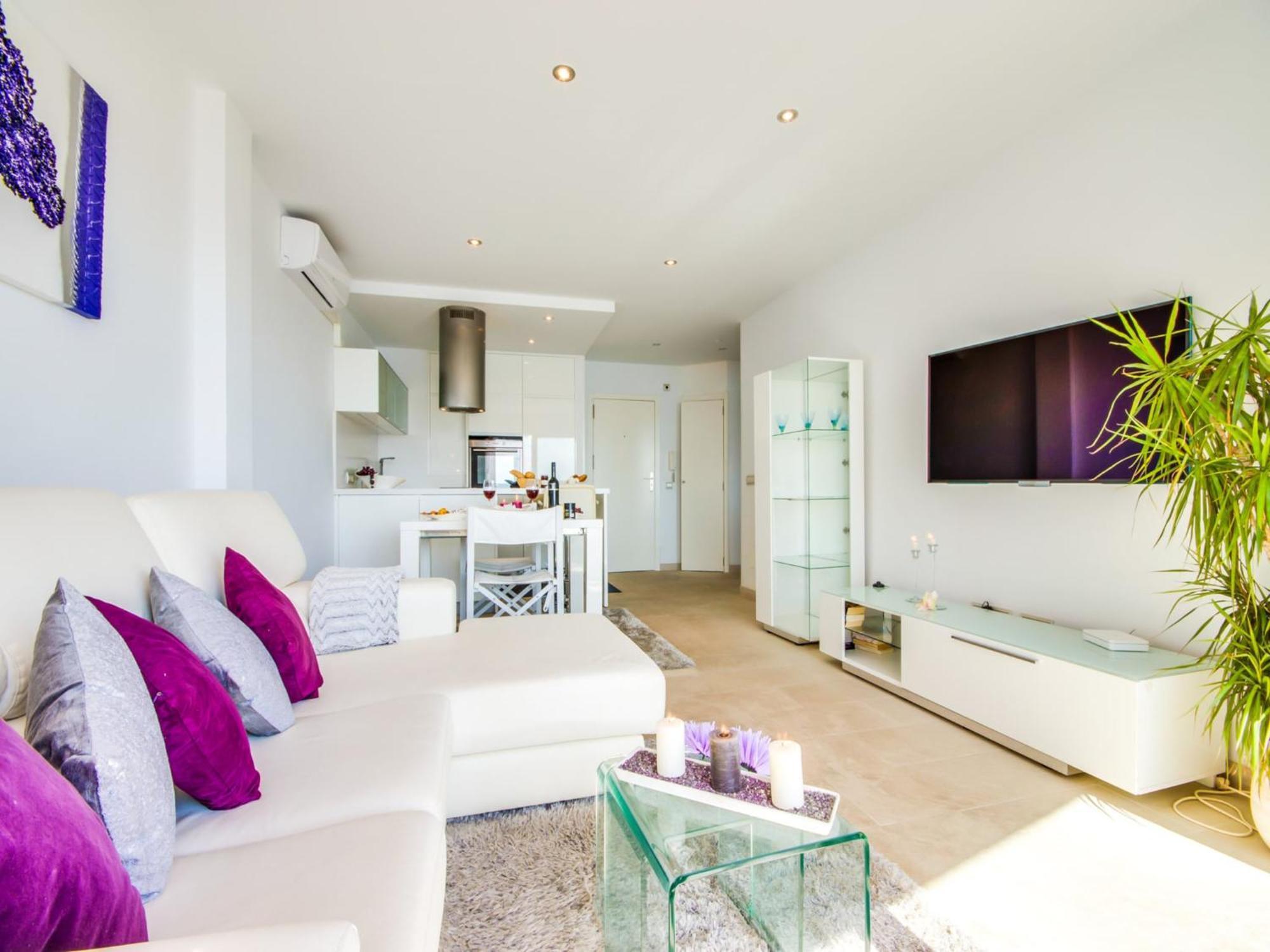Modernized With Sea Views Apartment *